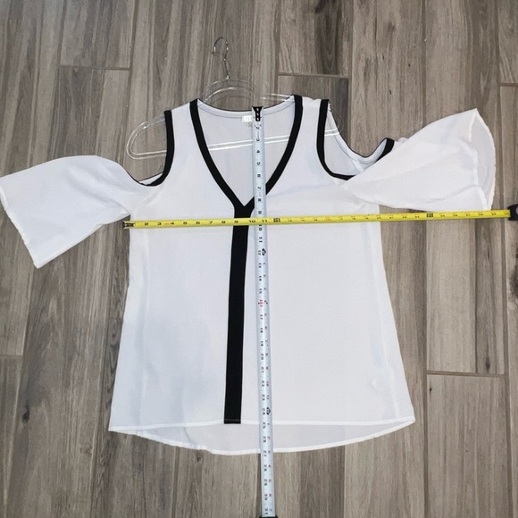 Spense Black and White Open Shoulder Blouse Size Medium - Picture 5 of 7